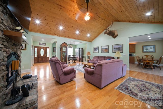 1372 & 1370 Barnardsville Highway, Barnardsville, NC 28709