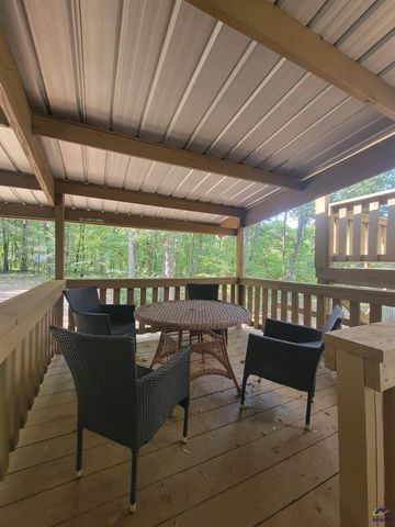 319 Riverside Drive, Hawkinsville, GA 31036