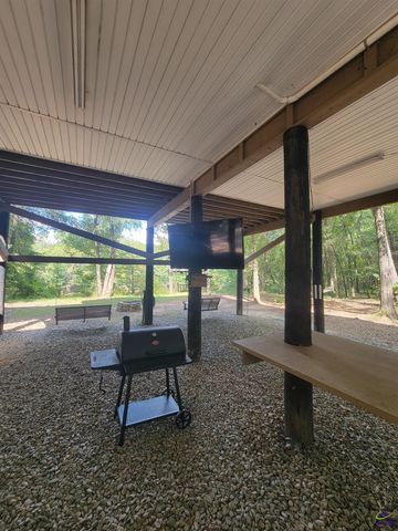 319 Riverside Drive, Hawkinsville, GA 31036