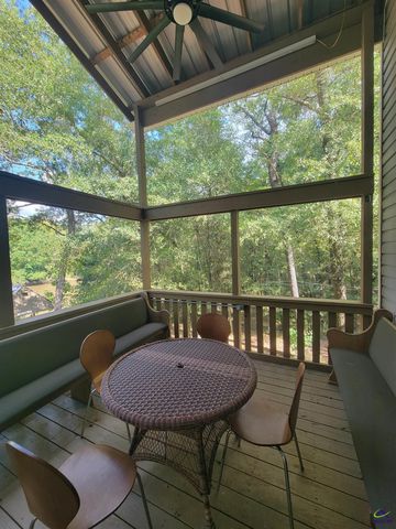 319 Riverside Drive, Hawkinsville, GA 31036