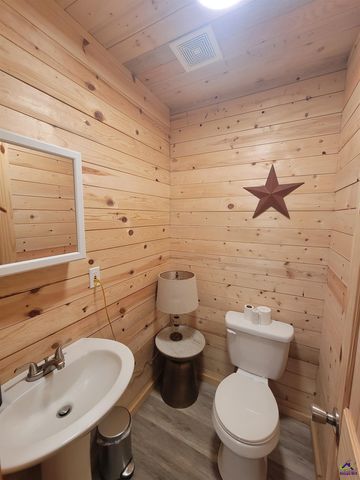 319 Riverside Drive, Hawkinsville, GA 31036