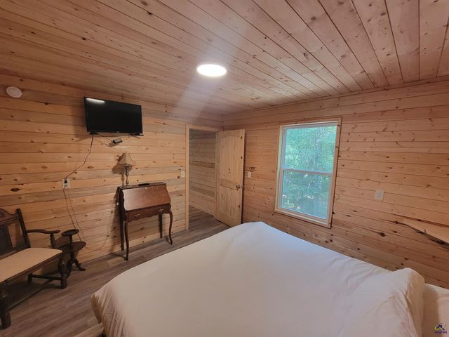 319 Riverside Drive, Hawkinsville, GA 31036