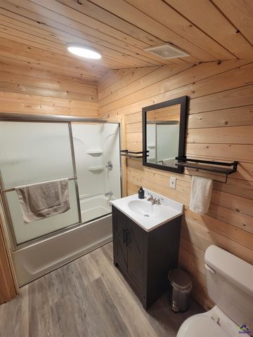 319 Riverside Drive, Hawkinsville, GA 31036