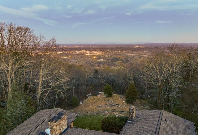 1001 Fleetwood Drive, Lookout Mountain, GA 30750