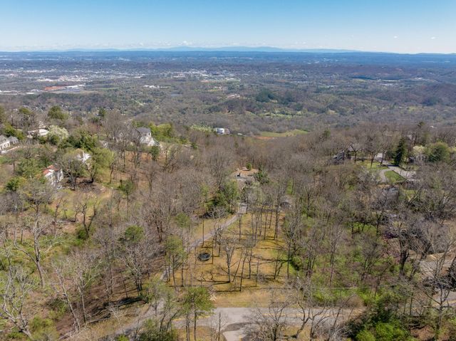 1001 Fleetwood Drive, Lookout Mountain, GA 30750