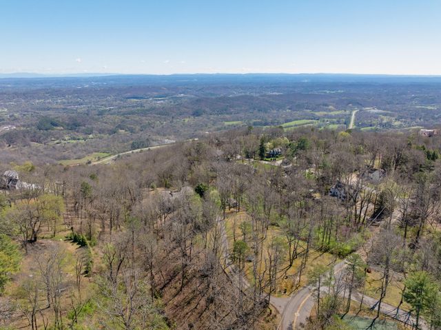 1001 Fleetwood Drive, Lookout Mountain, GA 30750