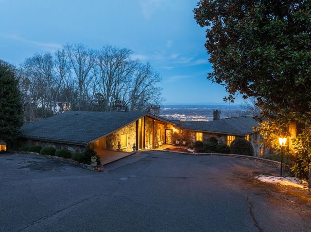 1001 Fleetwood Drive, Lookout Mountain, GA 30750