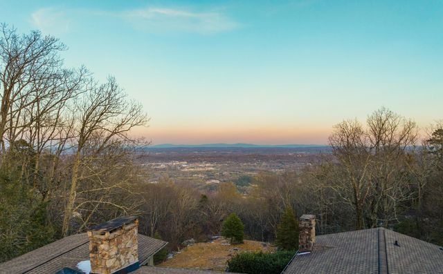 1001 Fleetwood Drive, Lookout Mountain, GA 30750