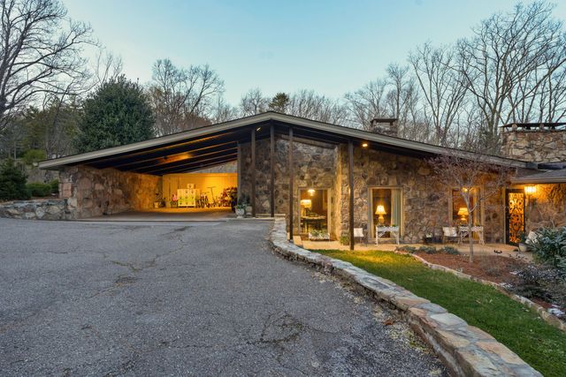 1001 Fleetwood Drive, Lookout Mountain, GA 30750