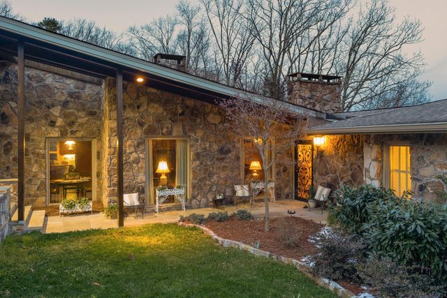 1001 Fleetwood Drive, Lookout Mountain, GA 30750