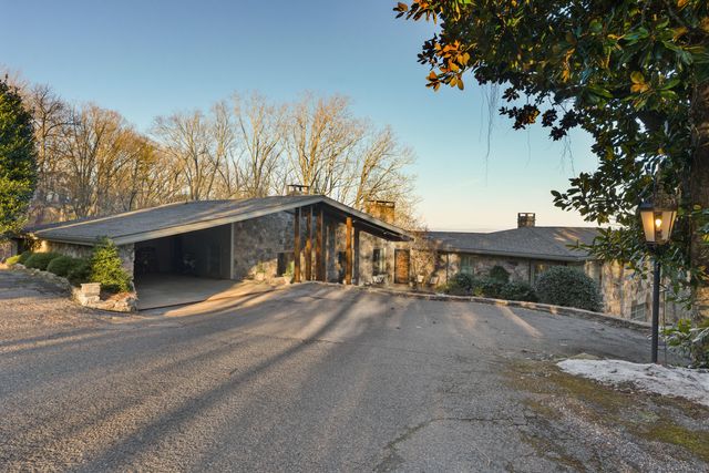 1001 Fleetwood Drive, Lookout Mountain, GA 30750