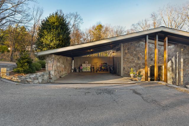 1001 Fleetwood Drive, Lookout Mountain, GA 30750