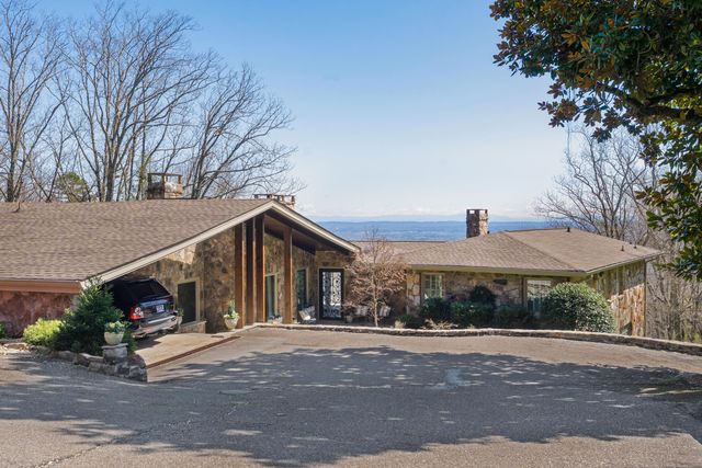 1001 Fleetwood Drive, Lookout Mountain, GA 30750