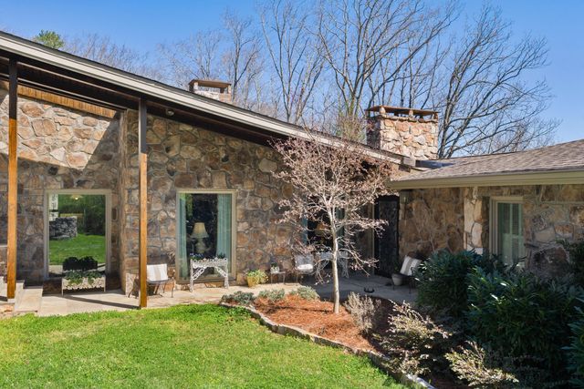 1001 Fleetwood Drive, Lookout Mountain, GA 30750