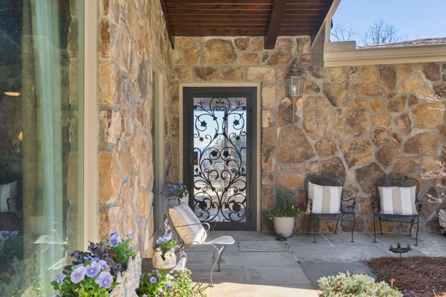 1001 Fleetwood Drive, Lookout Mountain, GA 30750