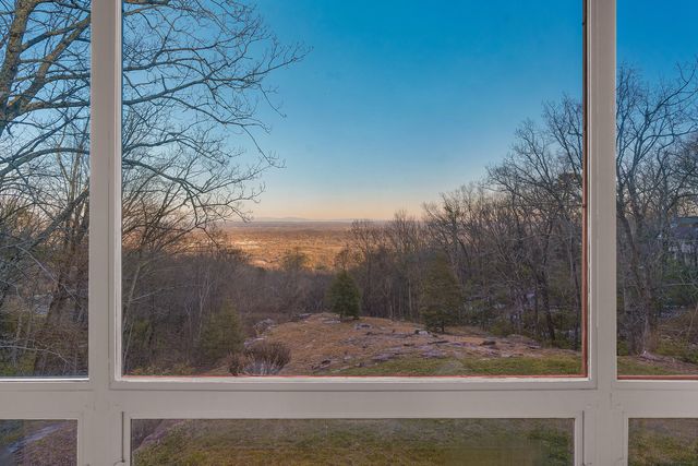 1001 Fleetwood Drive, Lookout Mountain, GA 30750