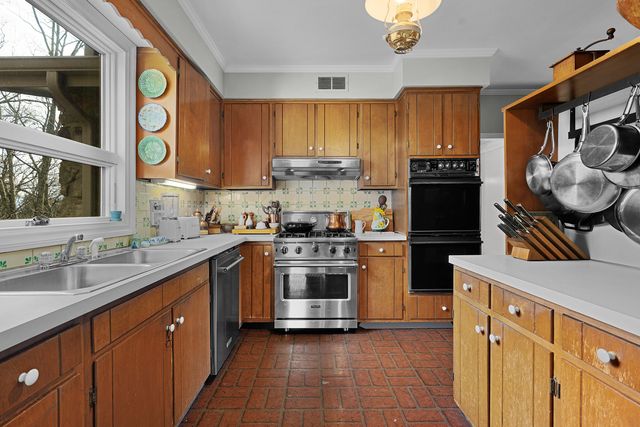 1001 Fleetwood Drive, Lookout Mountain, GA 30750