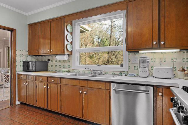 1001 Fleetwood Drive, Lookout Mountain, GA 30750