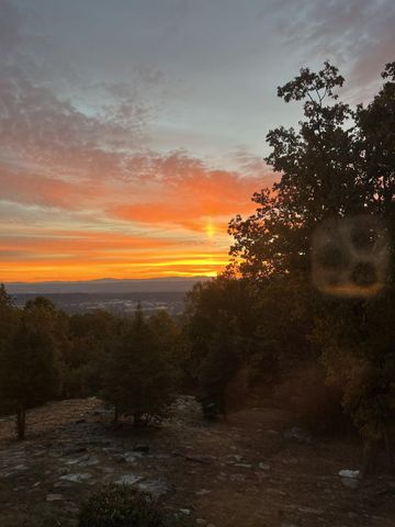 1001 Fleetwood Drive, Lookout Mountain, GA 30750