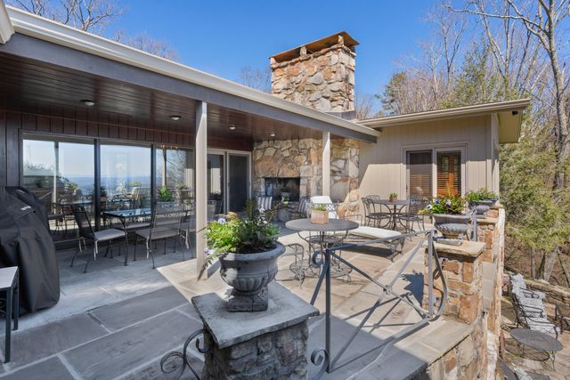 1001 Fleetwood Drive, Lookout Mountain, GA 30750