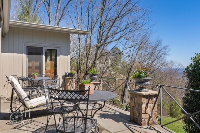 1001 Fleetwood Drive, Lookout Mountain, GA 30750