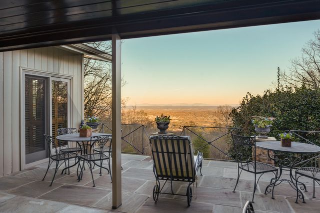 1001 Fleetwood Drive, Lookout Mountain, GA 30750