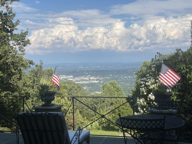 1001 Fleetwood Drive, Lookout Mountain, GA 30750