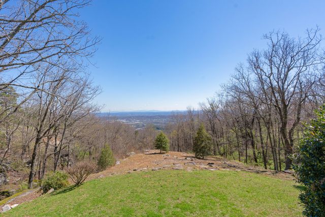 1001 Fleetwood Drive, Lookout Mountain, GA 30750