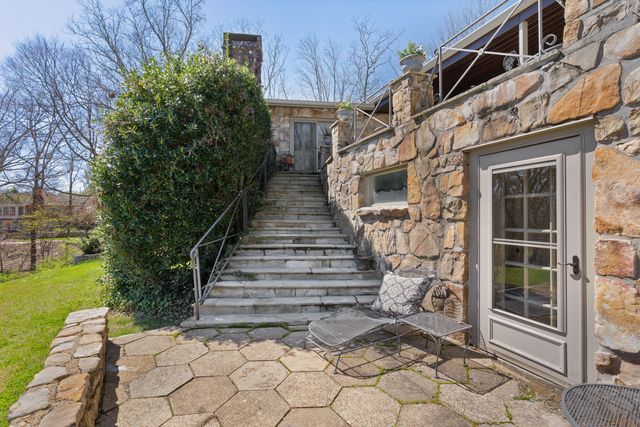 1001 Fleetwood Drive, Lookout Mountain, GA 30750