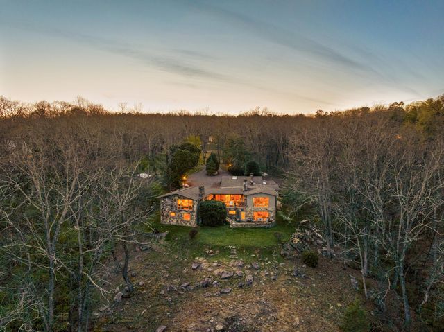 1001 Fleetwood Drive, Lookout Mountain, GA 30750