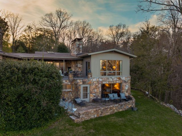 1001 Fleetwood Drive, Lookout Mountain, GA 30750