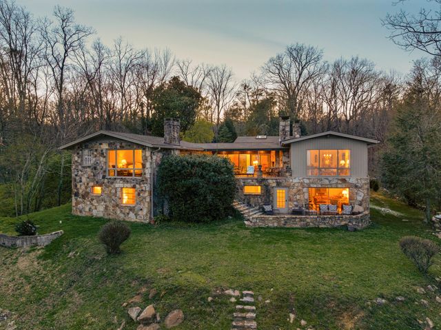 1001 Fleetwood Drive, Lookout Mountain, GA 30750