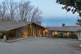 1001 Fleetwood Drive, Lookout Mountain, GA 30750