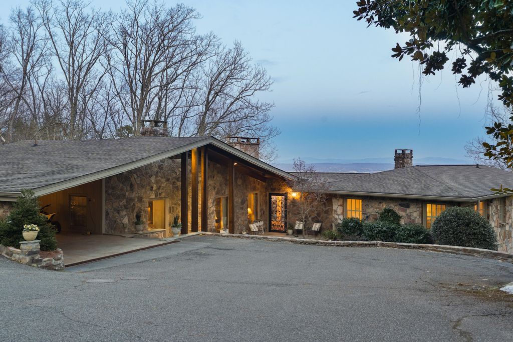 1001 Fleetwood Drive, Lookout Mountain, GA 30750