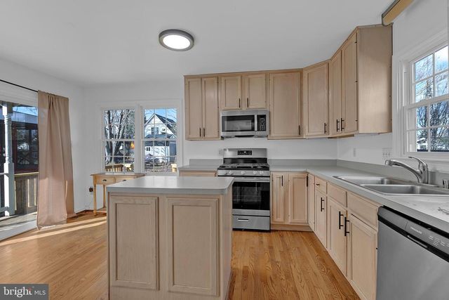 5617 6TH ST N, Arlington, VA 22205