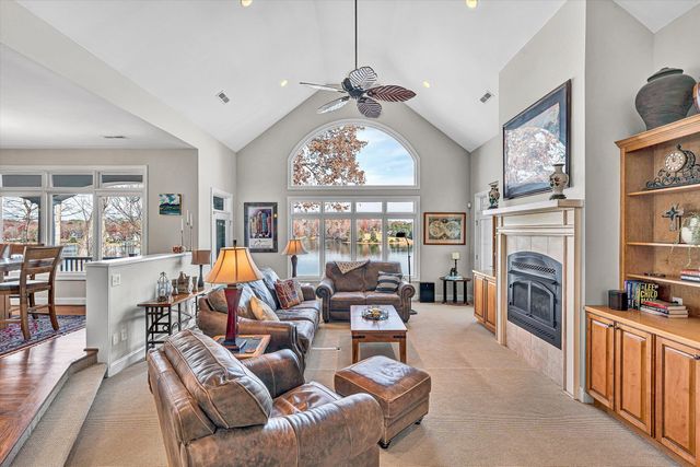 695 Fox Chase RD, Wirtz, VA 24184