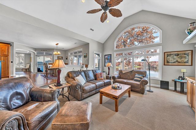 695 Fox Chase RD, Wirtz, VA 24184