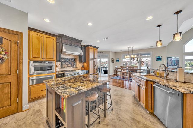 695 Fox Chase RD, Wirtz, VA 24184