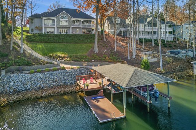 695 Fox Chase RD, Wirtz, VA 24184