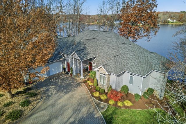 695 Fox Chase RD, Wirtz, VA 24184