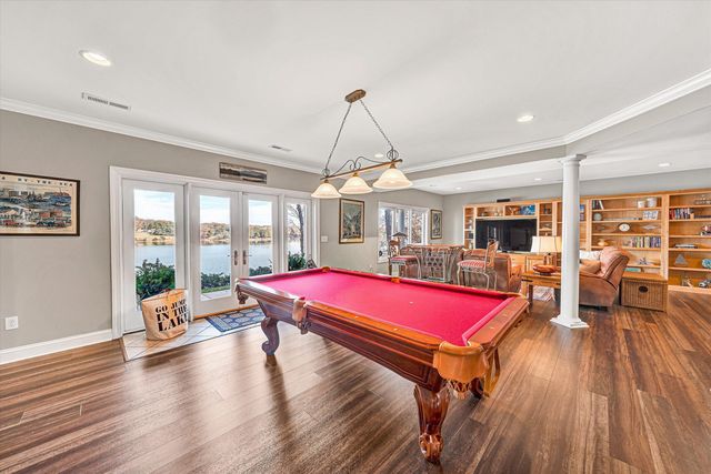 695 Fox Chase RD, Wirtz, VA 24184