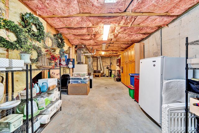 695 Fox Chase RD, Wirtz, VA 24184