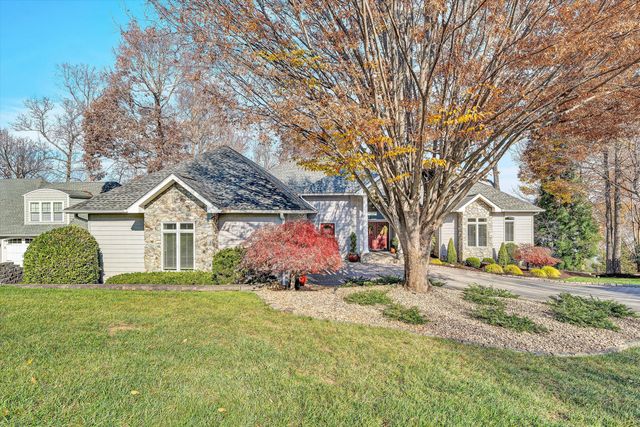 695 Fox Chase RD, Wirtz, VA 24184