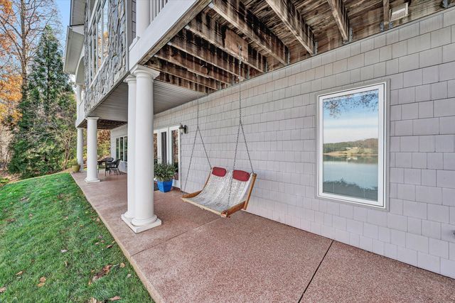 695 Fox Chase RD, Wirtz, VA 24184