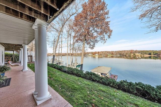 695 Fox Chase RD, Wirtz, VA 24184