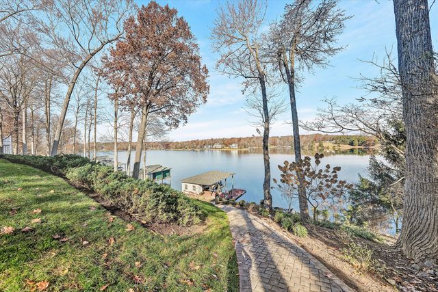 695 Fox Chase RD, Wirtz, VA 24184