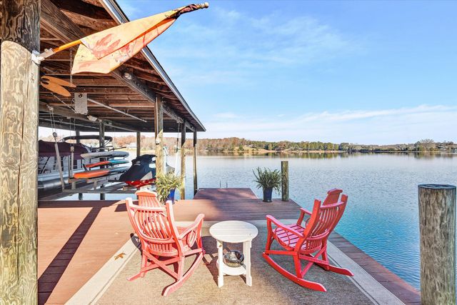 695 Fox Chase RD, Wirtz, VA 24184