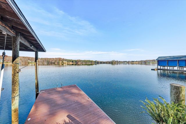 695 Fox Chase RD, Wirtz, VA 24184