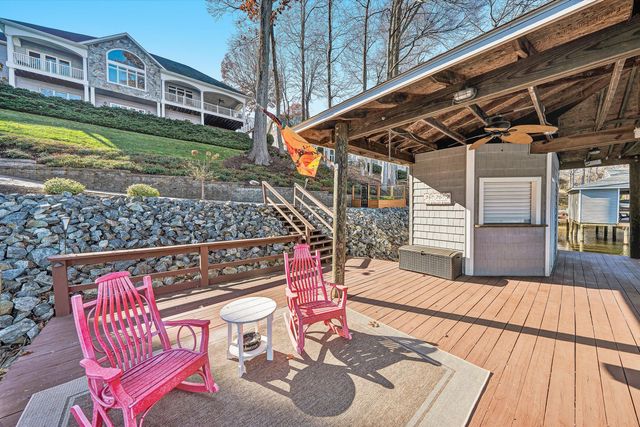 695 Fox Chase RD, Wirtz, VA 24184