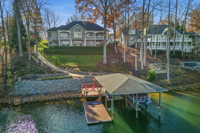 695 Fox Chase RD, Wirtz, VA 24184